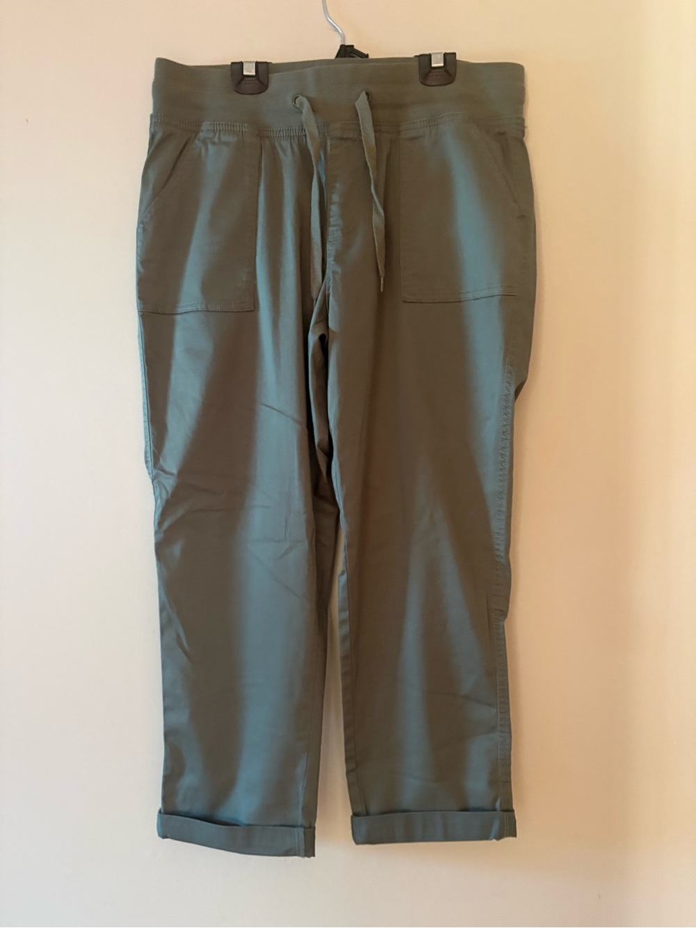 Warehouse One Olive Green Cropped relaxed, Drawstring Pants, women’s Sz M.